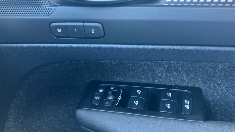 Volvo Xc40 2.0 B4P R DESIGN 5dr Auto Petrol Estate